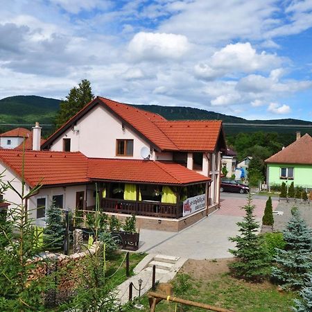 Andras Penzion Krasnohorske Podhradie Экстерьер фото