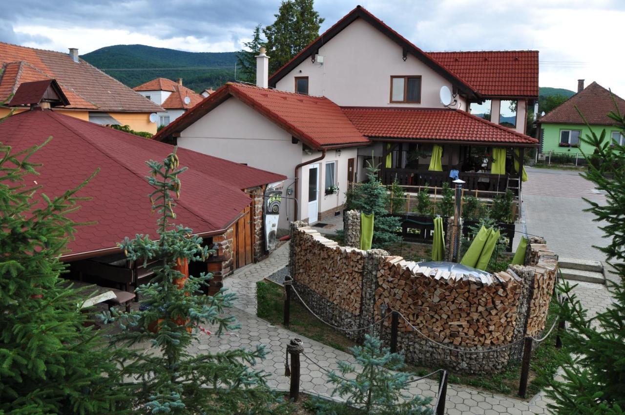Andras Penzion Krasnohorske Podhradie Экстерьер фото
