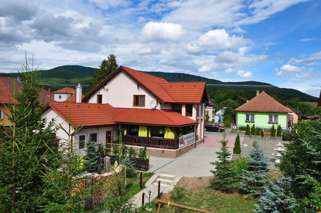 Andras Penzion Krasnohorske Podhradie Экстерьер фото